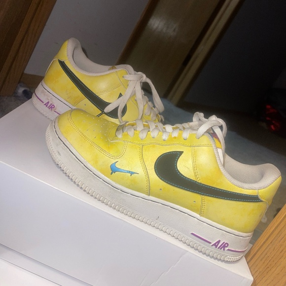 Air Force 1 '07 LV8 'Peace, Love, and Basketball' - Picture 1 of 2